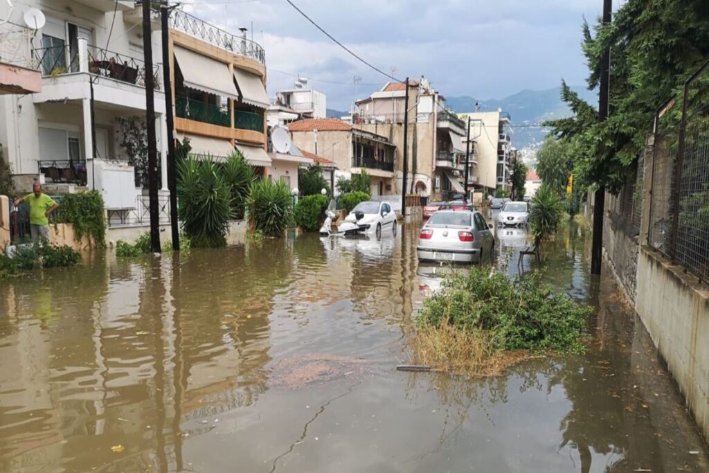 Βόλος κακοκαιρία: Σε ισχύ η απαγόρευση κυκλοφορίας - πλημμύρισε το νοσοκομείο του Βόλου