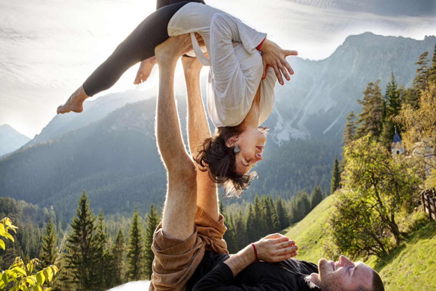 Yoga σεξ: Γιατί να δοκιμάσετε τη yoga με τον σύντροφό σας;