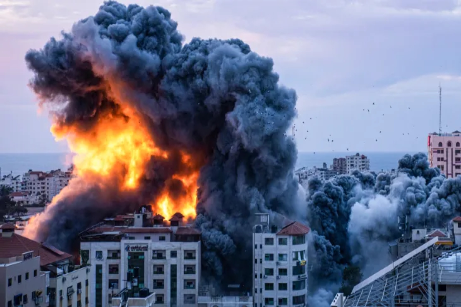 Μέση Ανατολή: Το Ισραήλ πλήττει τη Γάζα με τρομερές επιθέσεις από αέρος
