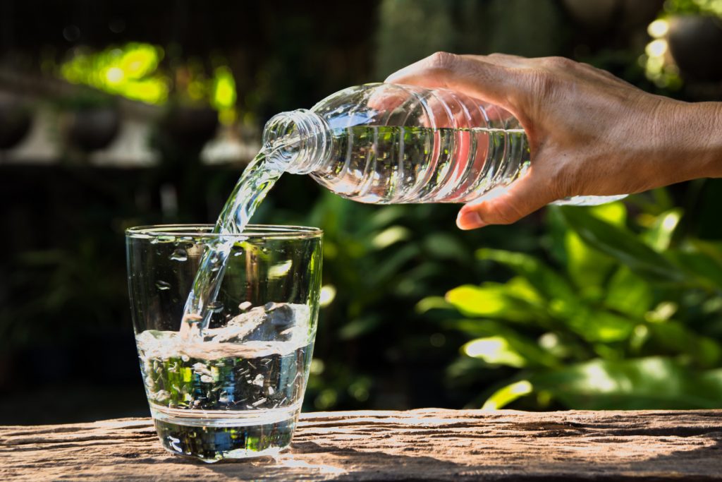 Πώς μπορείτε να πίνετε περισσότερο νερό;