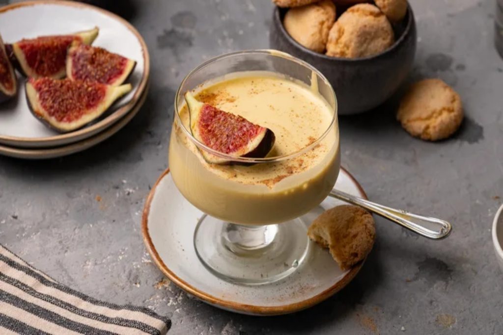 Κλασική συνταγή Zabaglione με σύκα και Amaretti