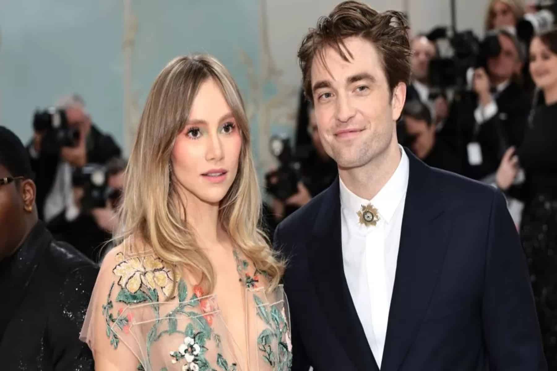 Suki Waterhouse: Περιμένει παιδί με τον Robert Pattinson από το Twilight