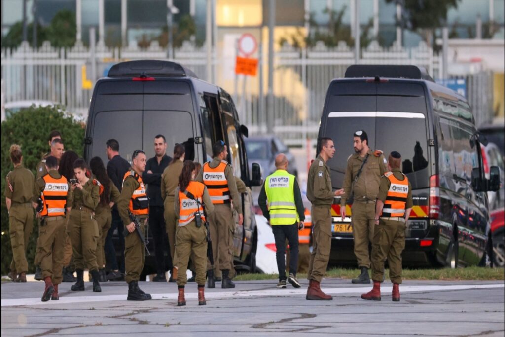 Ξεκίνησε η απελευθέρωση των πρώτων ομήρων