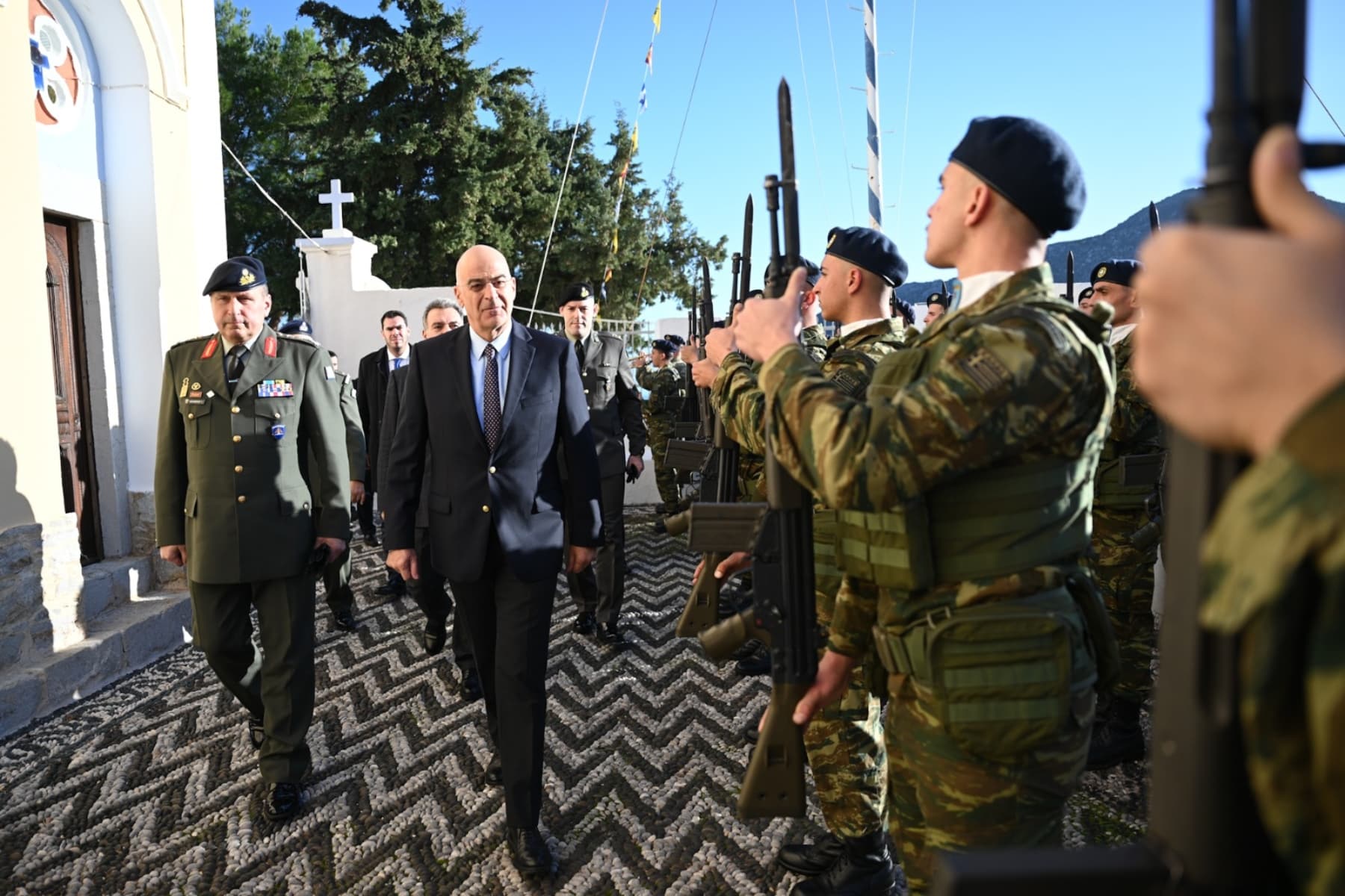 Στη Σύμη ο Υπουργός Εθνικής Άμυνας για τα Χριστούγεννα