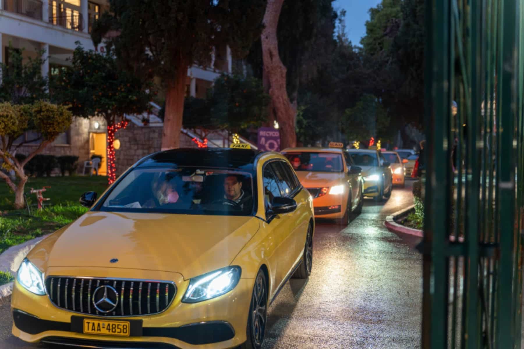 ΣΑΤΑ: Βόλτα αγάπης για 58 ηλικιωμένους σε συνεργασία με τον Δήμο Αθηναίων