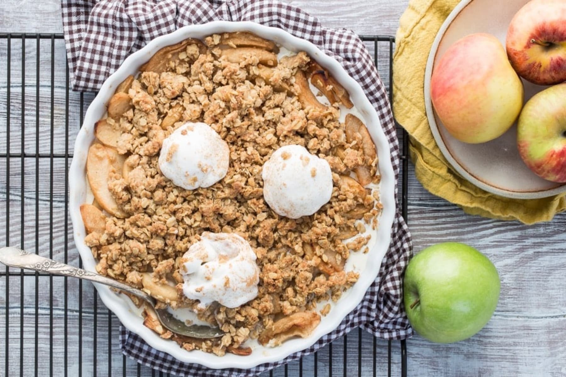 Cinnamon Apple Crisp: Μια πεντανόστιμη συνταγή με μήλα