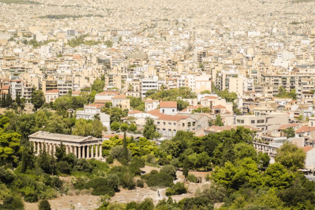 Ξεκινά η εβδομάδα με αίθριο καιρό και τοπικές νεφώσεις