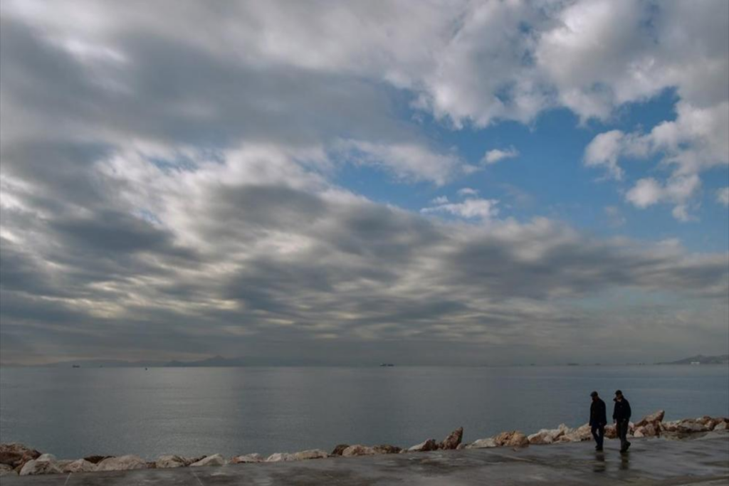 Τοπικές βροχές με υψηλή θερμοκρασία σήμερα η χώρα