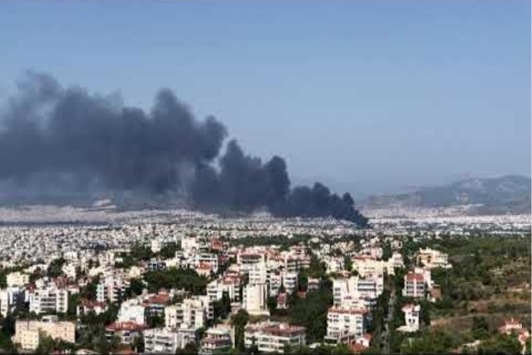 Κάτω Κηφισιά: Μεγάλη φωτιά μετά από ισχυρή έκρηξη σε εργοστάσιο