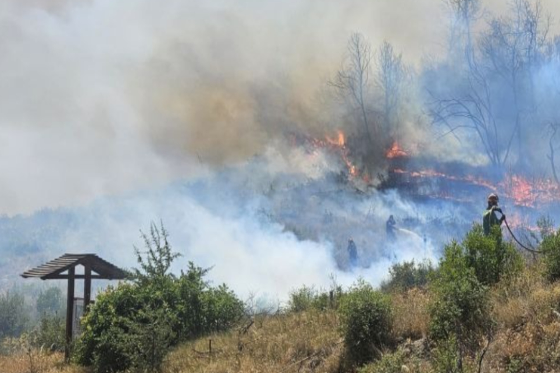 Φωτιά Πάρνηθα: Μεγάλη πυρκαγιά ξέσπασε στο Κατσιμίδι – Μήνυμα 112
