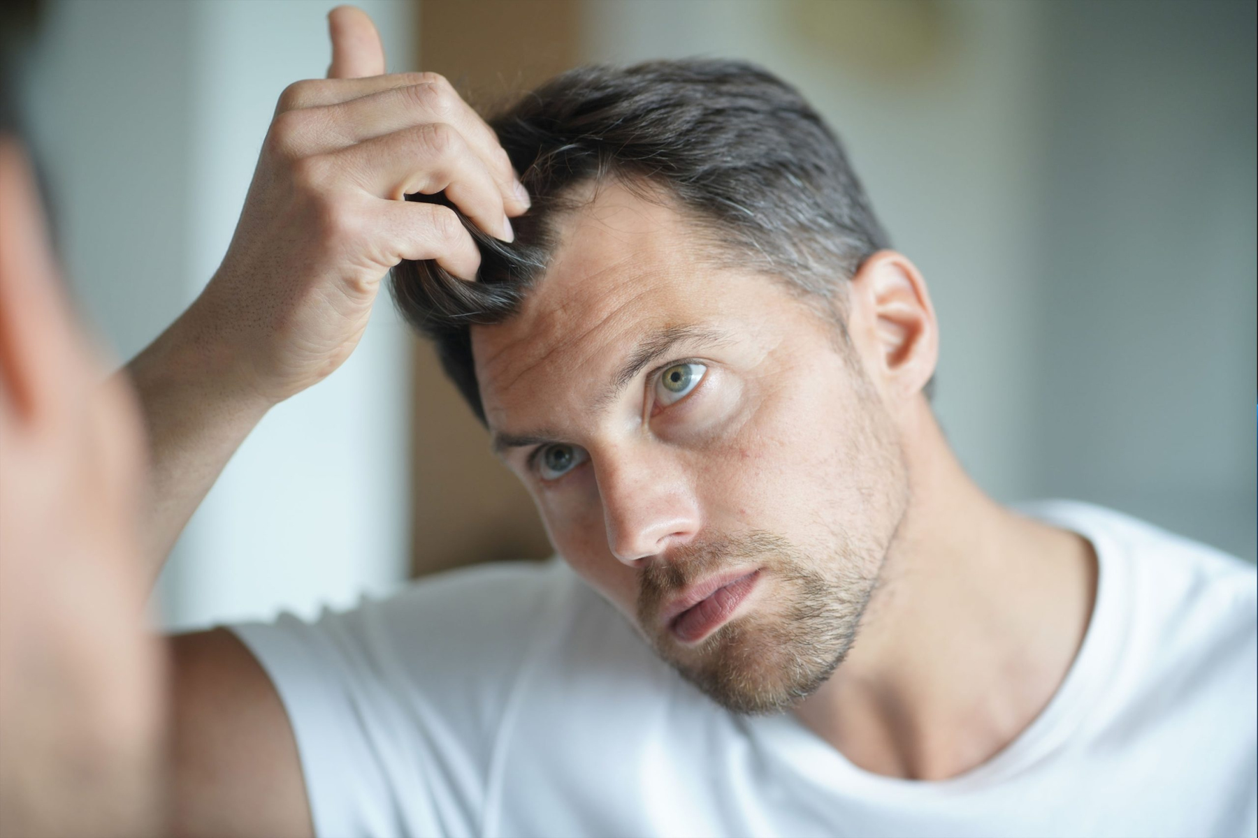 Απώλεια μαλλιών: Πώς η απώλεια μαλλιών επηρεάζει την ψυχική υγεία των ανδρών;