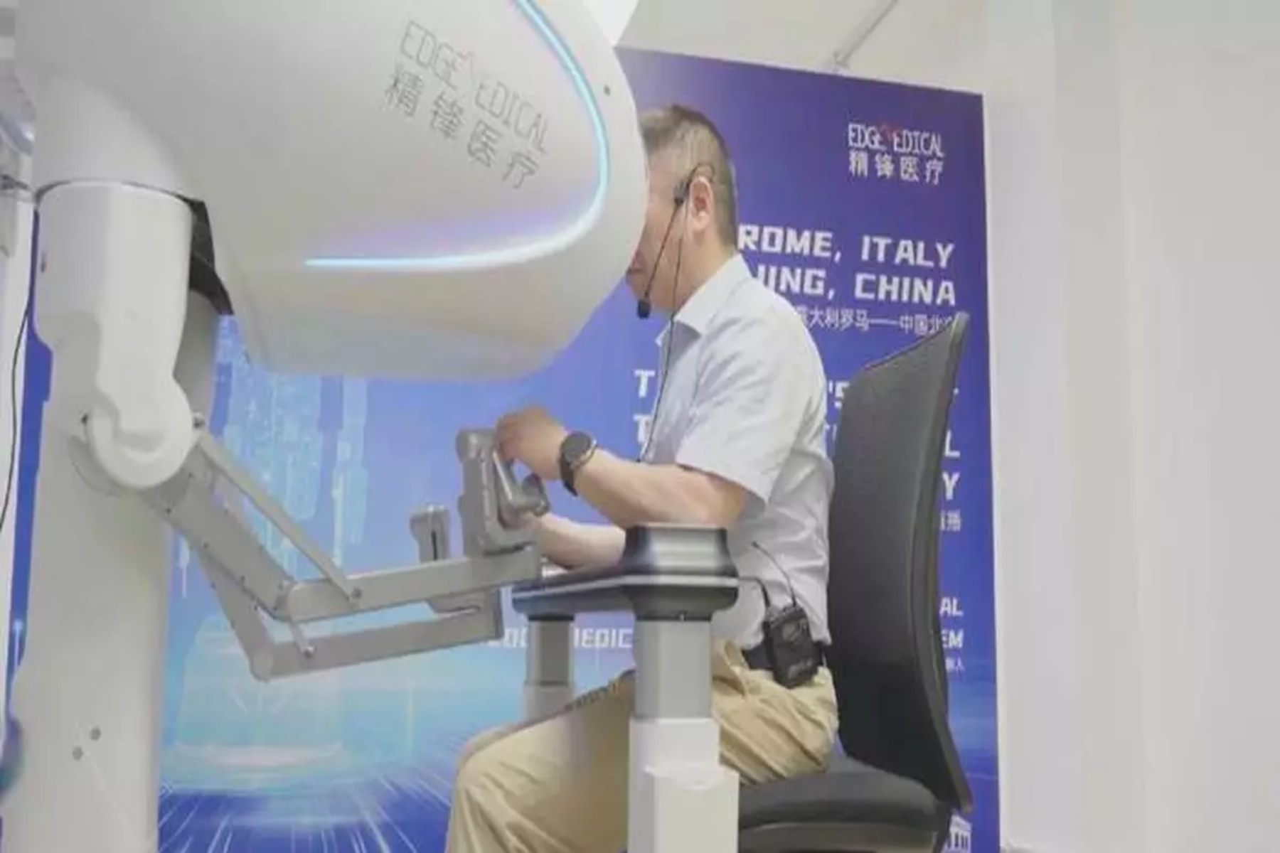 Xειρουργείο απόσταση: Kινεζική ιατρική ομάδα ολοκληρώνει την πρωτοποριακή ρομποτική χειρουργική εξ αποστάσεως