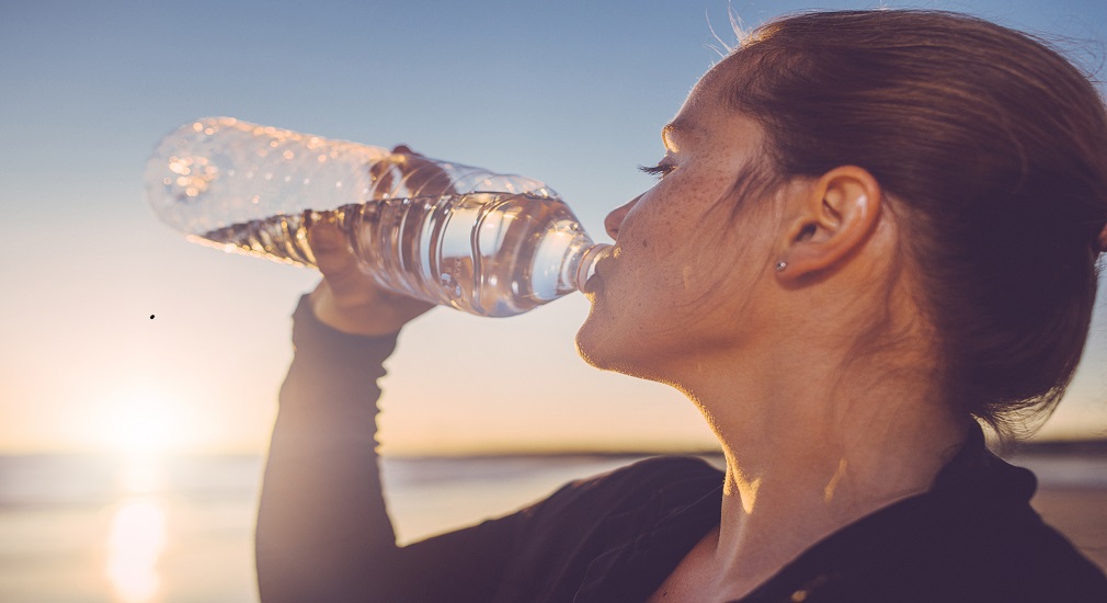 Νερό Κατανάλωση: Το να πίνετε πολύ μπορεί να φαίνεται υγιές – Δείτε πότε και γιατί μπορεί να αποδειχθεί τοξικό
