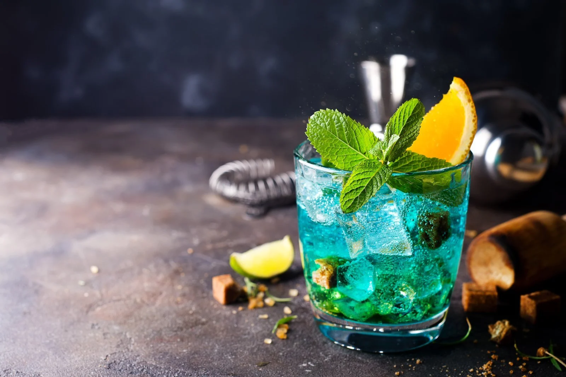 Blue lagoon cocktail: Το πιο εντυπωσιακό cocktail του καλοκαιριου