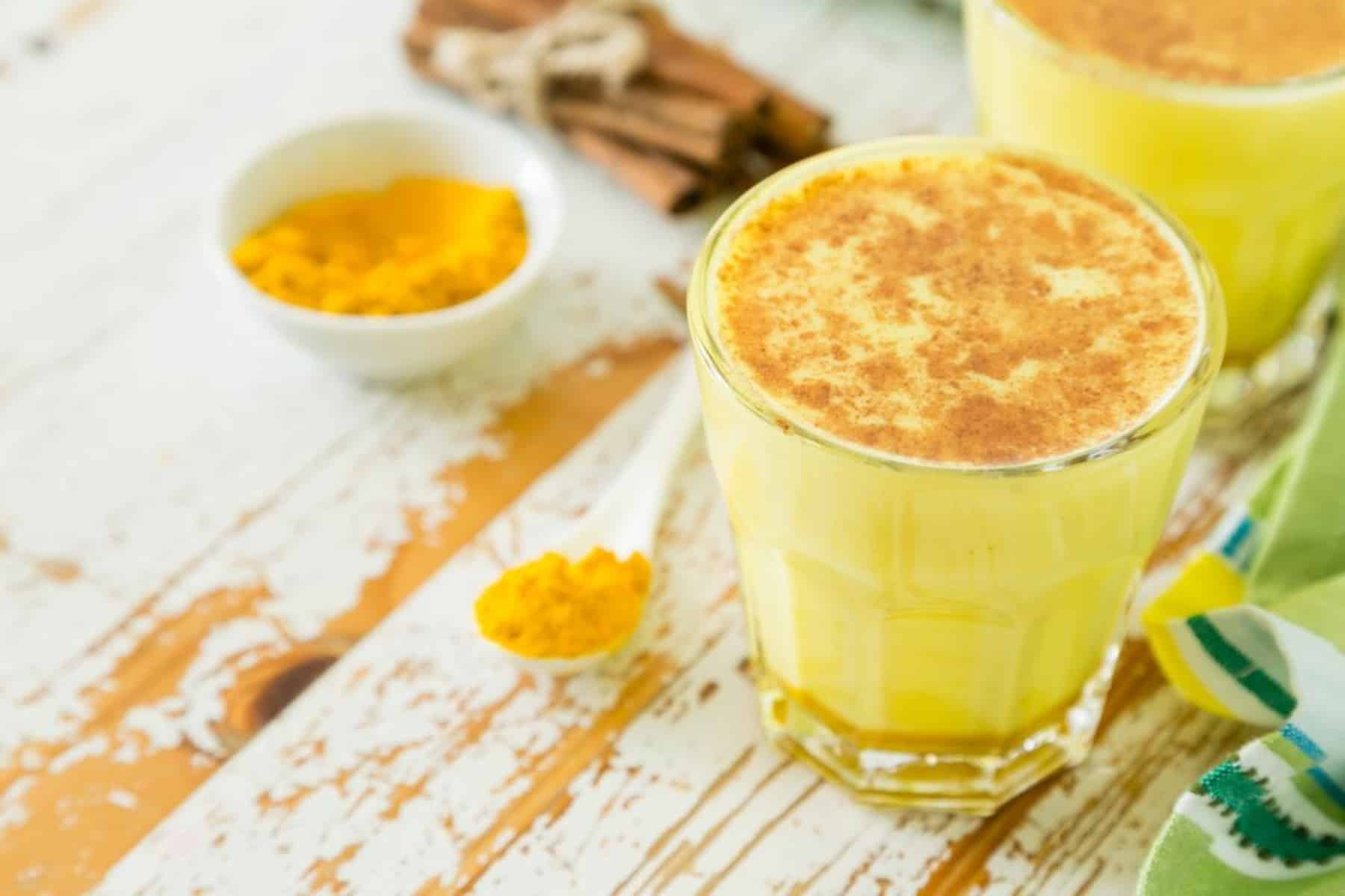 Golden Milk: Θεραπευτικά οφέλη και απολαυστική γεύση από το γάλα με Κουρκουμά