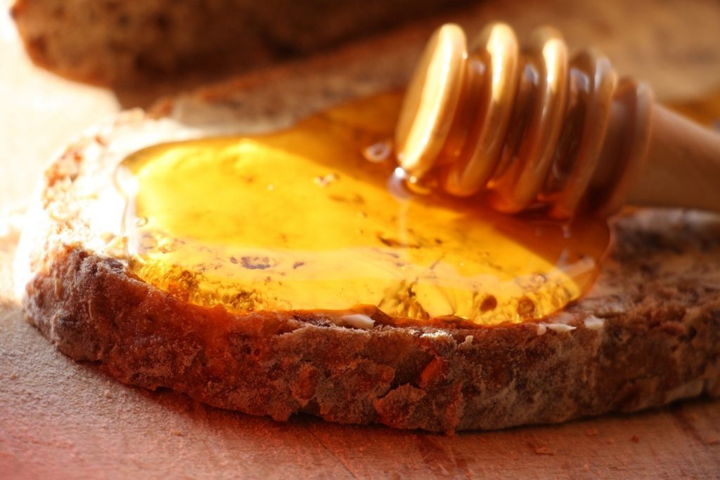 Το μέλι είναι ένας φυσικός τρόπος για να βελτιώσεις τον ύπνο σου;