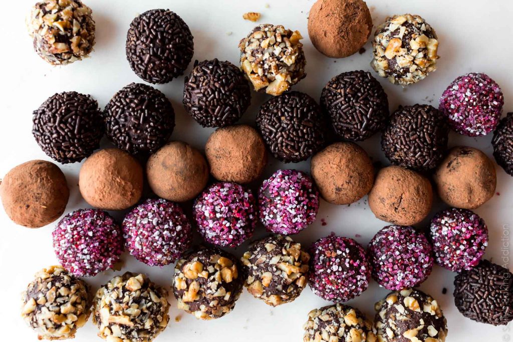 Φτιάξτε τις δικές σας τρούφες σοκολάτας, την πιο απολαυστικά εύκολη απόλαυση