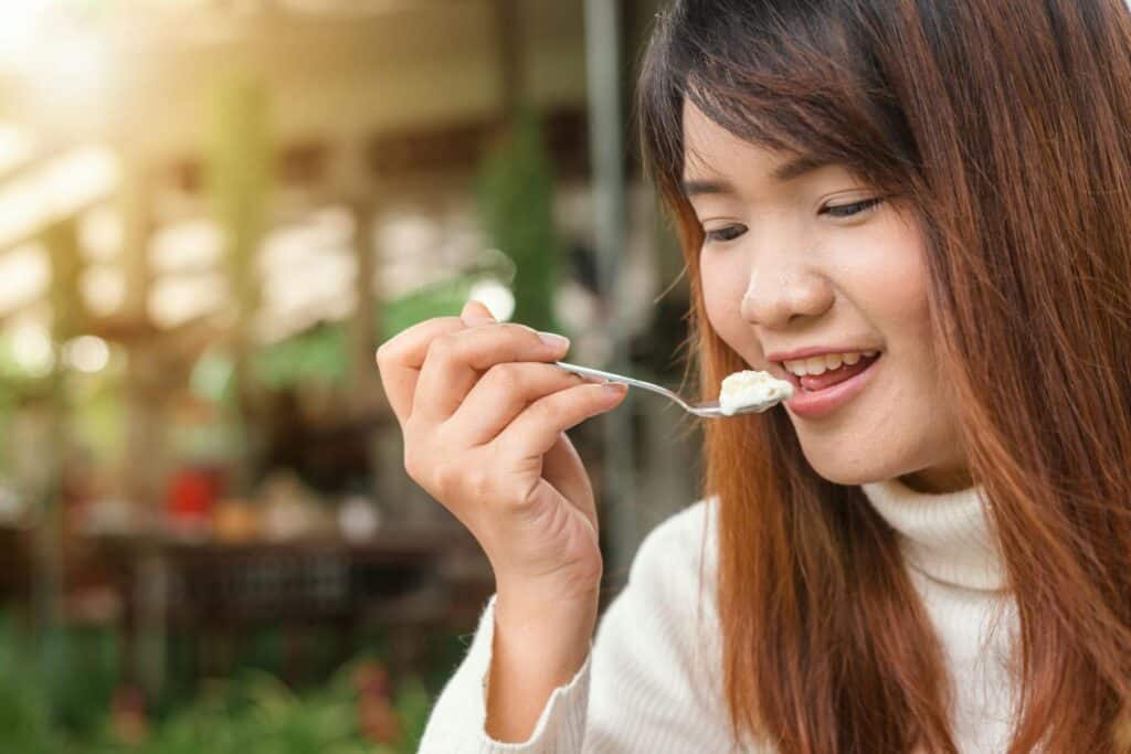 Mindful eating: Οι πιο χρήσιμες συμβουλές για την ενσυνείδητη διατροφή